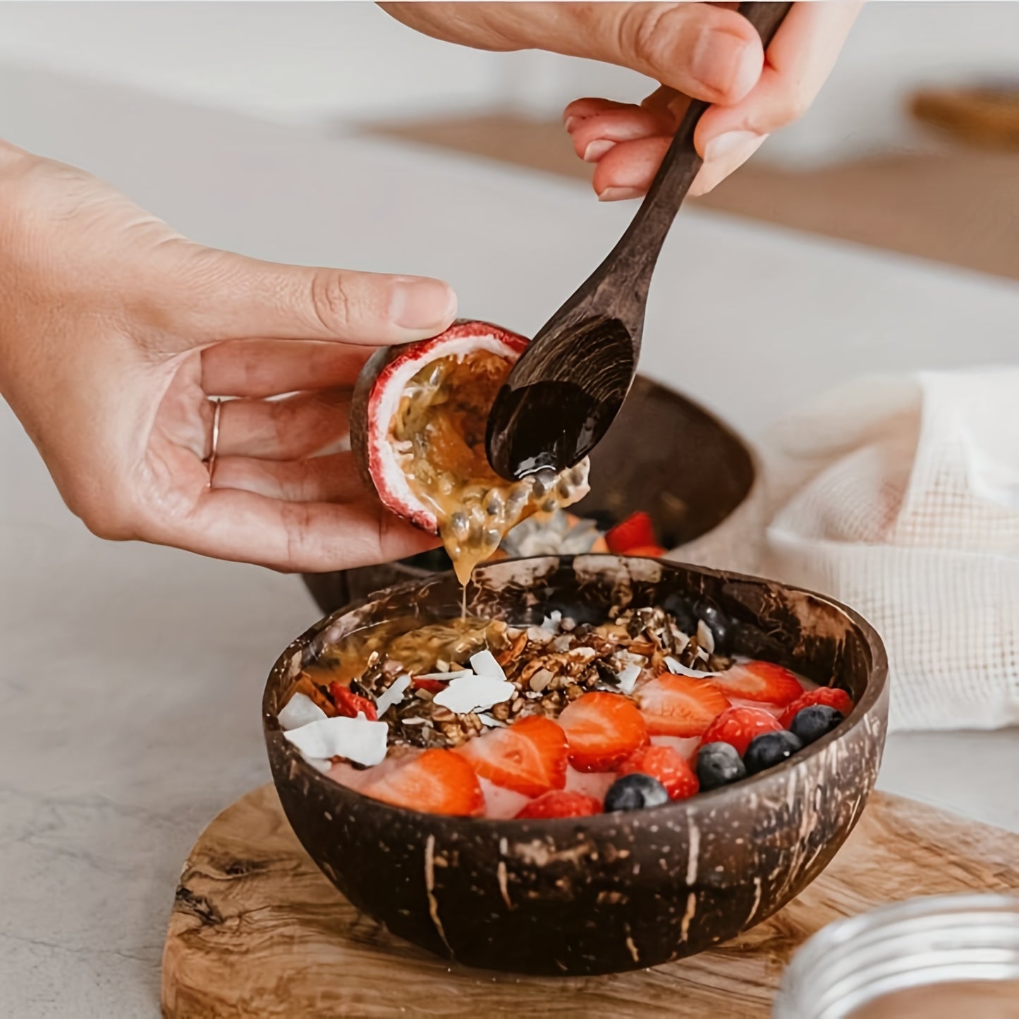 1 Set Of 4 Pcs, Include 2 Coconut Bowls And 2 Wooden Spoons, Coconut Bowl And Wooden Spoon Set, Healthy Vegan Salad Bowl Set, Smoothie Bowl, Natural Coconut Bowl, For Home Kitchen Restaurant, Kitchen Supplies, Tableware Acces